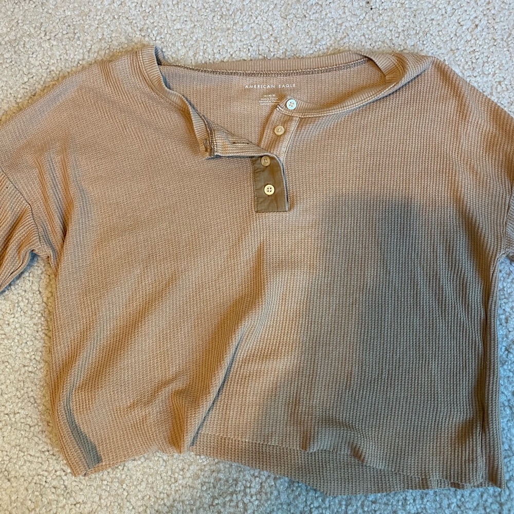 CROPPED AMERICAN EAGLE HENLY SHIRT